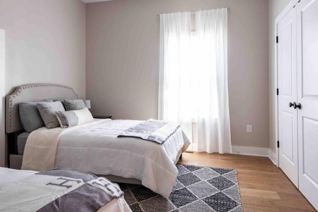 Newly Renovated 3 Bedroom Shelby Park Home **Free Parking** Louisville Zewnętrze zdjęcie