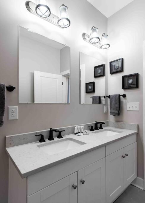 Newly Renovated 3 Bedroom Shelby Park Home **Free Parking** Louisville Zewnętrze zdjęcie